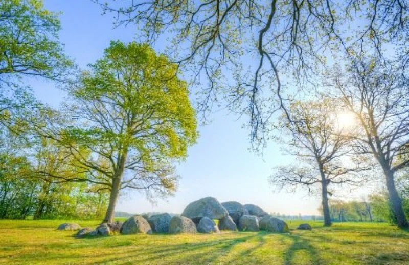 Ice ages, mammoths and dolmens