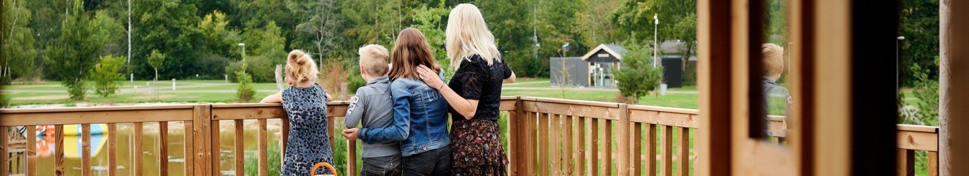 Glampingshoot with family safari cottage18